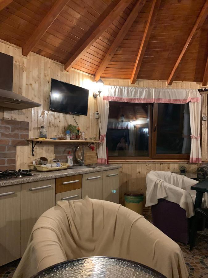 Casa Galbena Slanic