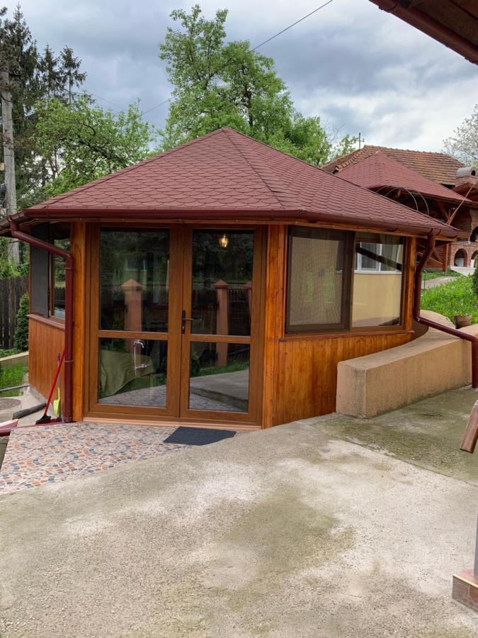 Casa Galbena Inn *